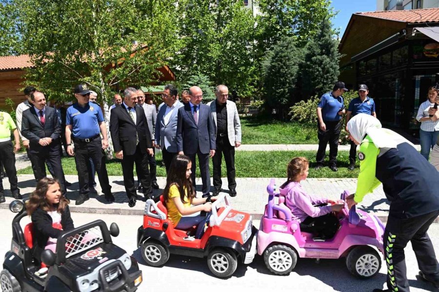 Başkan Pekyatırmacı Trafik Eğitim Parkı’nda Çocuklarla Bir Araya Geldi