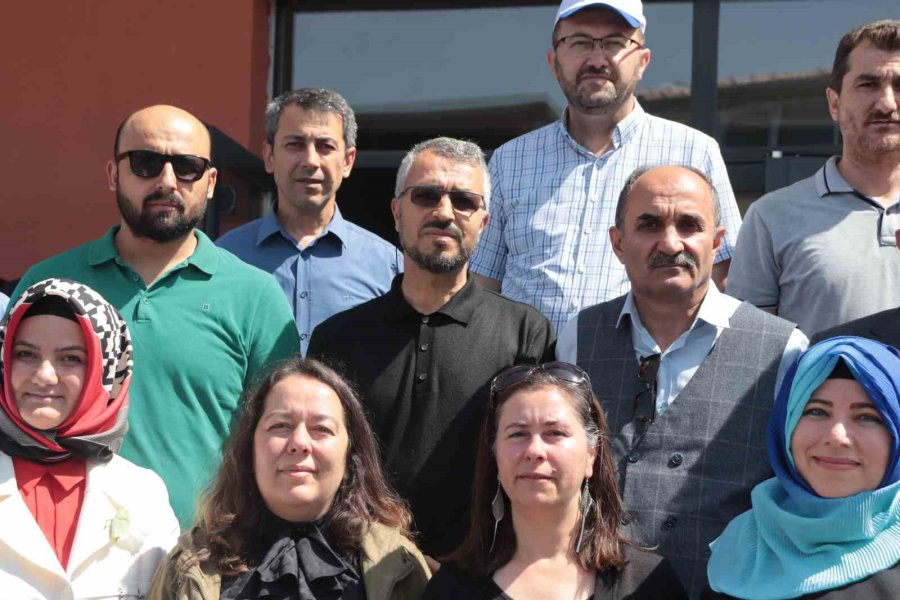 Öğretmene Sinirlendi, Müdüre Saldırıp Odayı Dağıttı