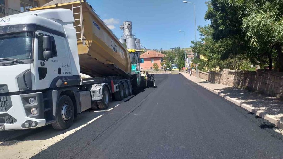 Büyükşehir’den Sarıoğlan’a 7 Bin Ton Asfalt