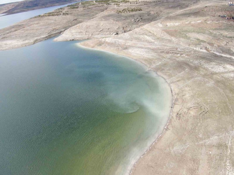Yağışlar Barajları Doldurdu, Çiftçileri Üzdü