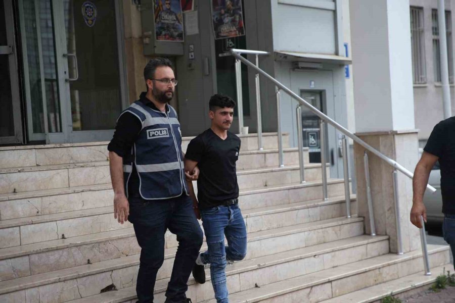 19 Yıl Hapis Cezası Bulunan Şahıs ’şöyle Çekin’ Dedi, Poz Verdi