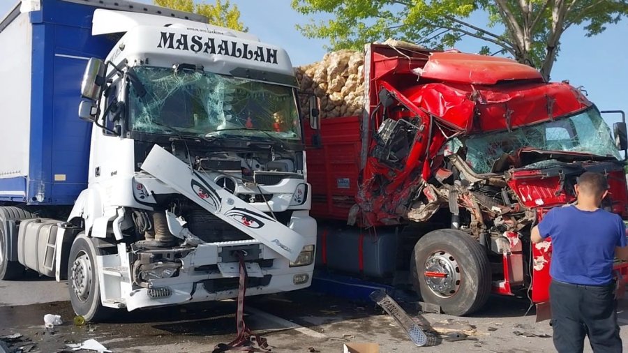 Konya’da 3 Araçlı Zincirleme Kaza