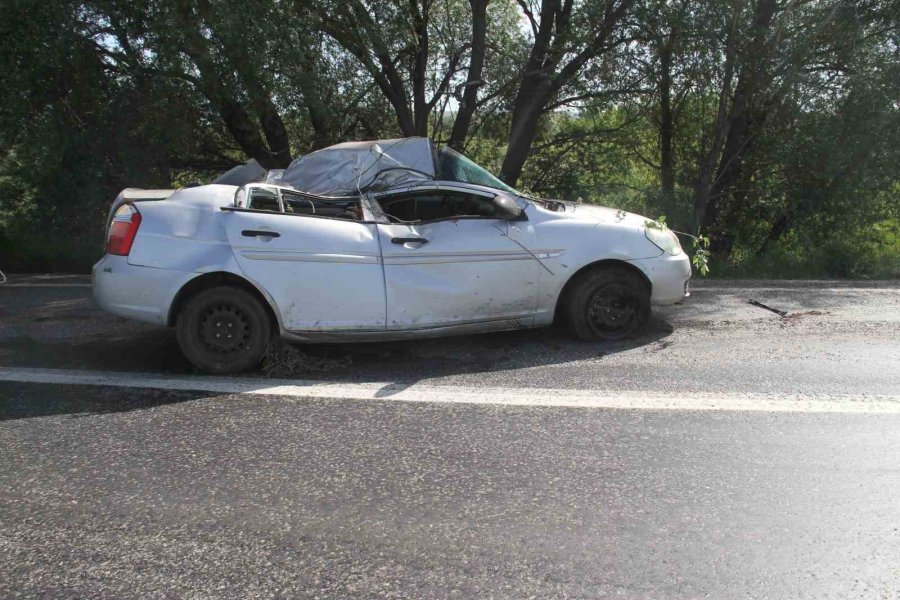 Konya’da Hafif Ticari Araçla Otomobil Çarpıştı: 4 Yaralı