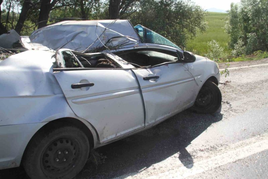 Konya’da Hafif Ticari Araçla Otomobil Çarpıştı: 4 Yaralı