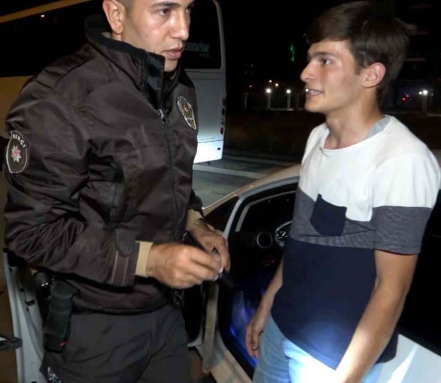 Annesi Doğum Yapacak Sürücünün Heyecanı Polisleri Korkuttu