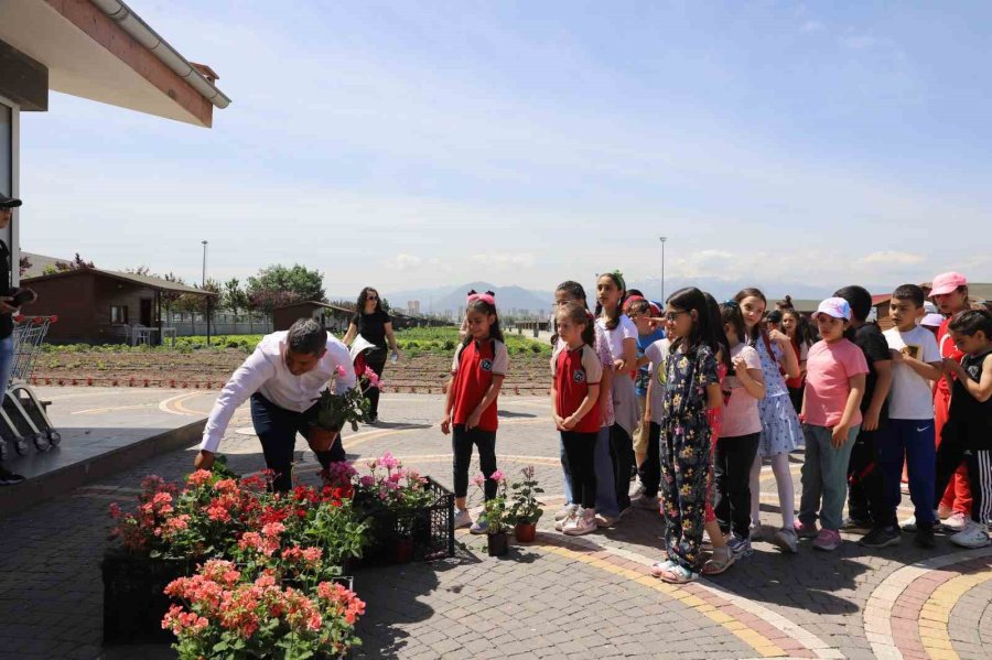 Büyükşehir’in Doğal Ürünler Bahçesi, Minikleri Ağırladı