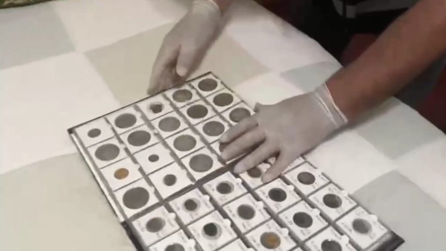 Çelik Kasadan Yüzlerce Tarihi Eser Çıktı