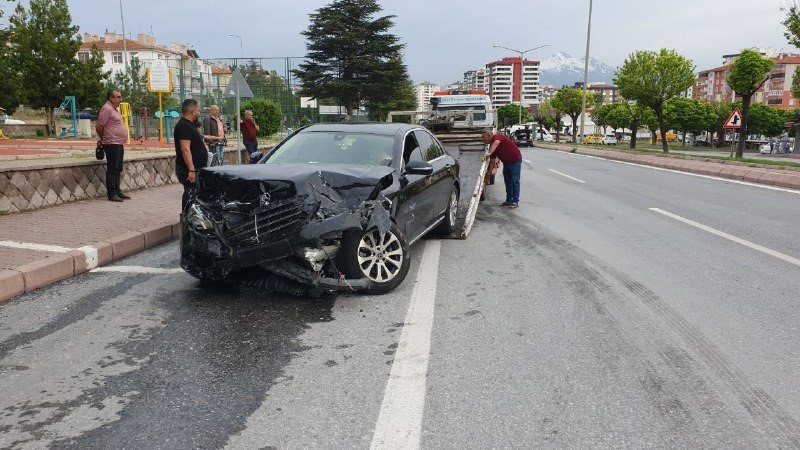 Kayseri’de Trafik Kazası: 3 Yaralı