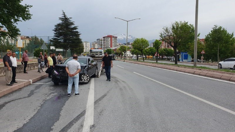 Kayseri’de Trafik Kazası: 3 Yaralı