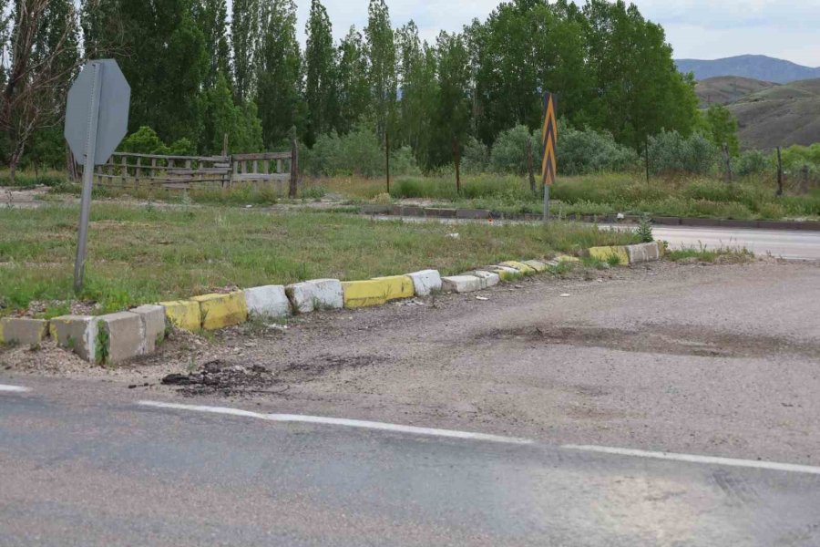 Pınarbaşı Halkı: "yollar Delik Deşik, Kaldırımlar Eğit Bükük"