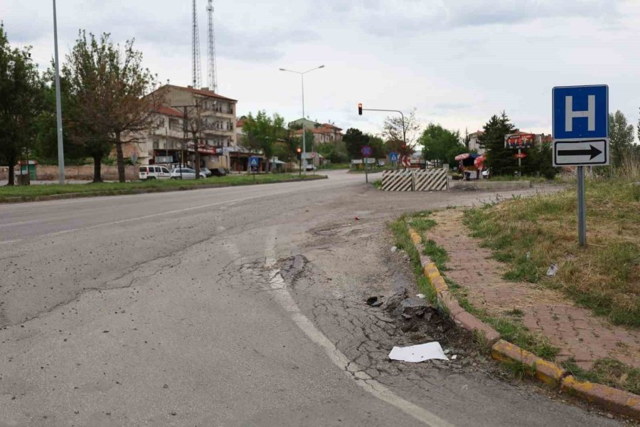 Pınarbaşı Halkı: "yollar Delik Deşik, Kaldırımlar Eğit Bükük"