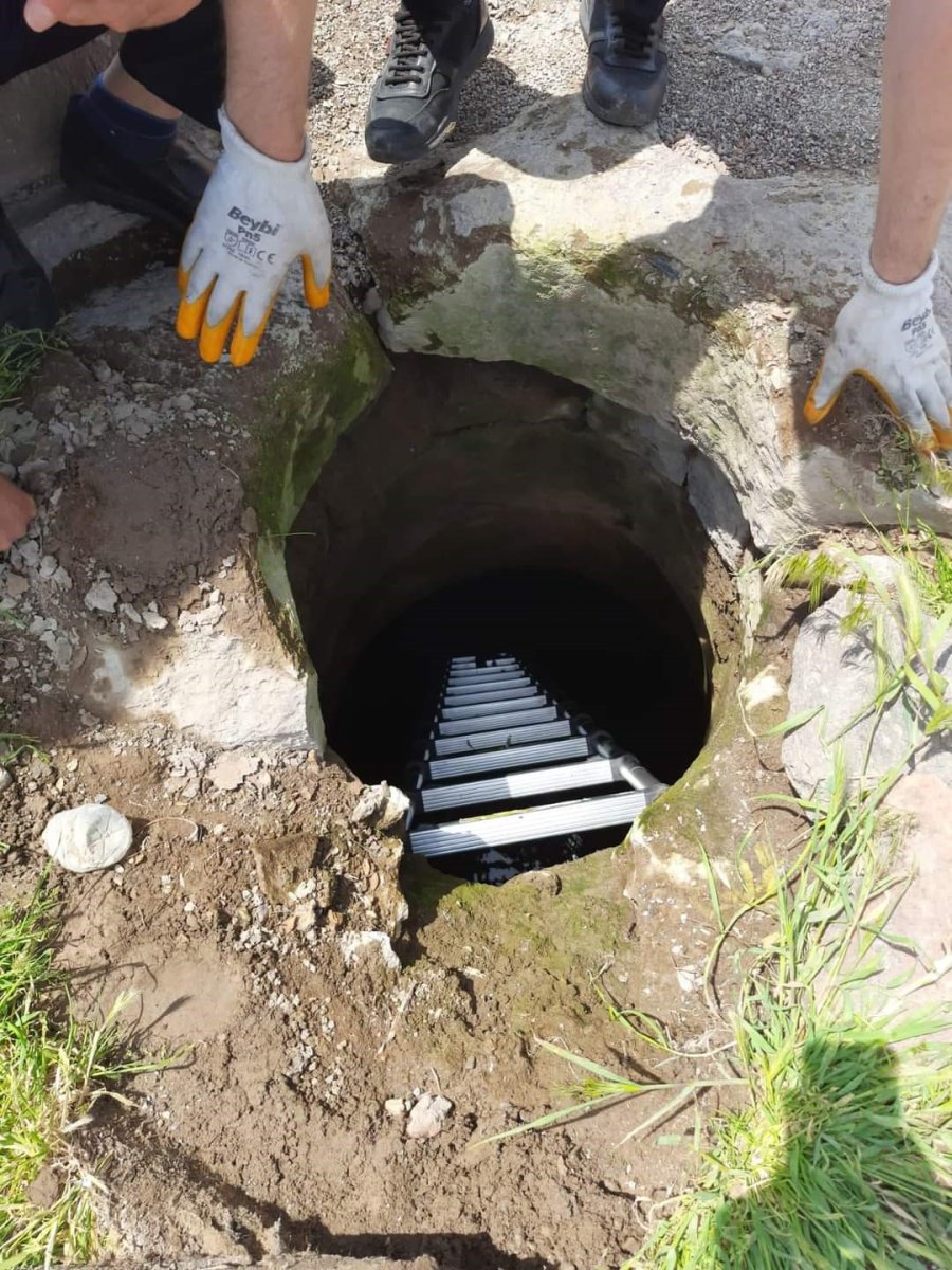 Kuyuya Düşen Yavru Kediyi İtfaiye Kurtardı