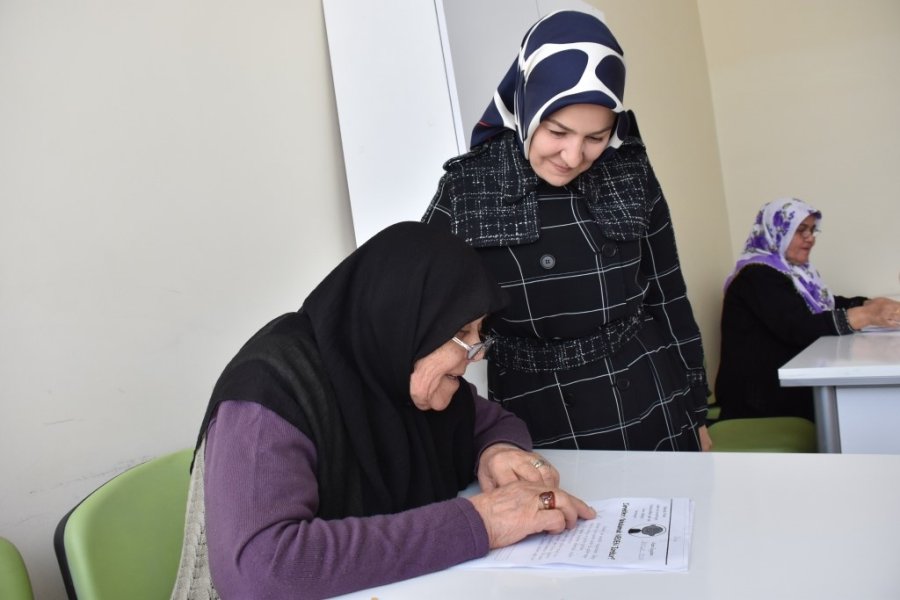 Fatma Çolakbayrakdar: "kocasinan Akademi Kocaman Bir Aile"