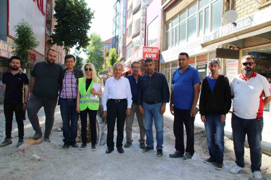 Akşehir’de İçme Suyu Şebekesi Yenileme Çalışmaları Sürüyor