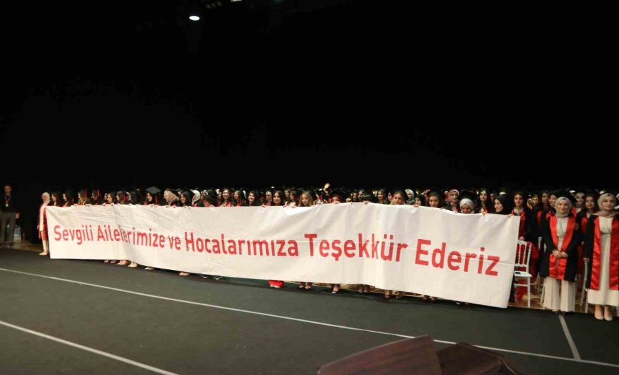 Erü Tıp Fakültesi 49. Dönem Mezunlarını Verdi