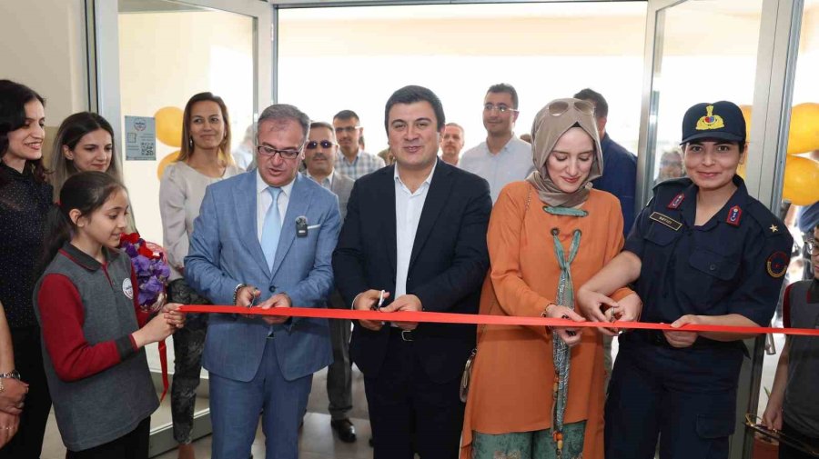 Geleceğin Bilim İnsanları Projelerini Sergiledi