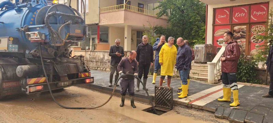 Kayseri’de Sağanak Sele Dönüştü, Bazı İş Ve Evleri Su Bastı