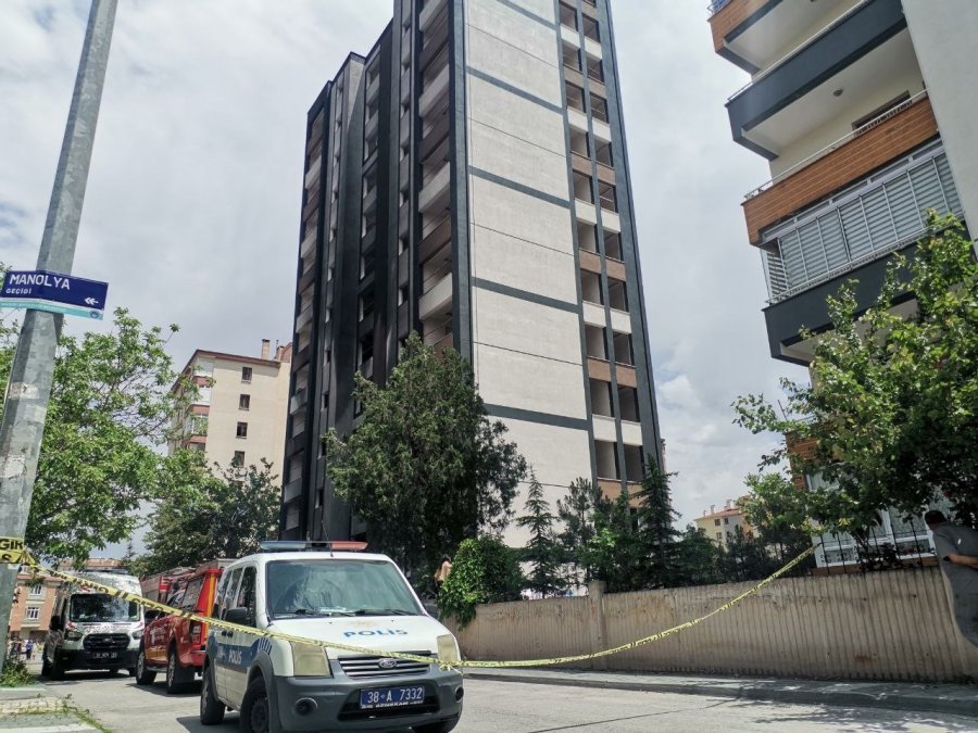 İnşaat Halindeki Binanın Yalıtım Malzemeleri Yandı