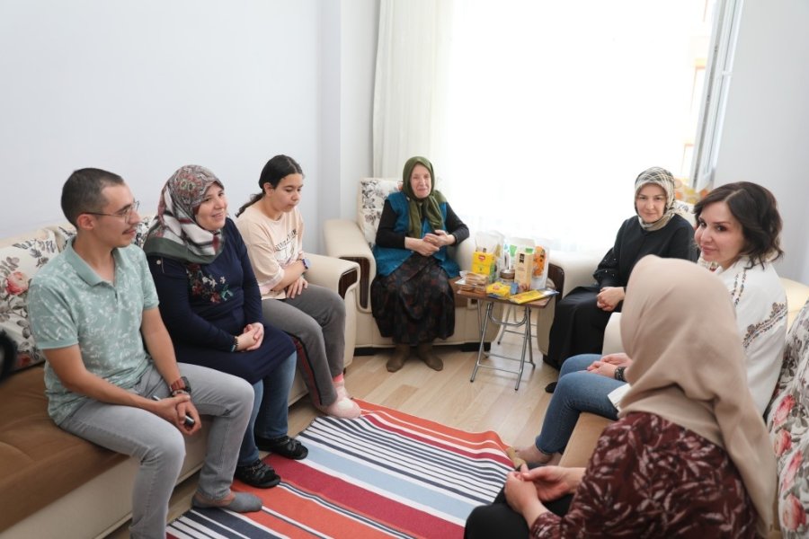 Fatma Çolakbayrakdar, Çölyaklı Aileleri Ziyaret Etti