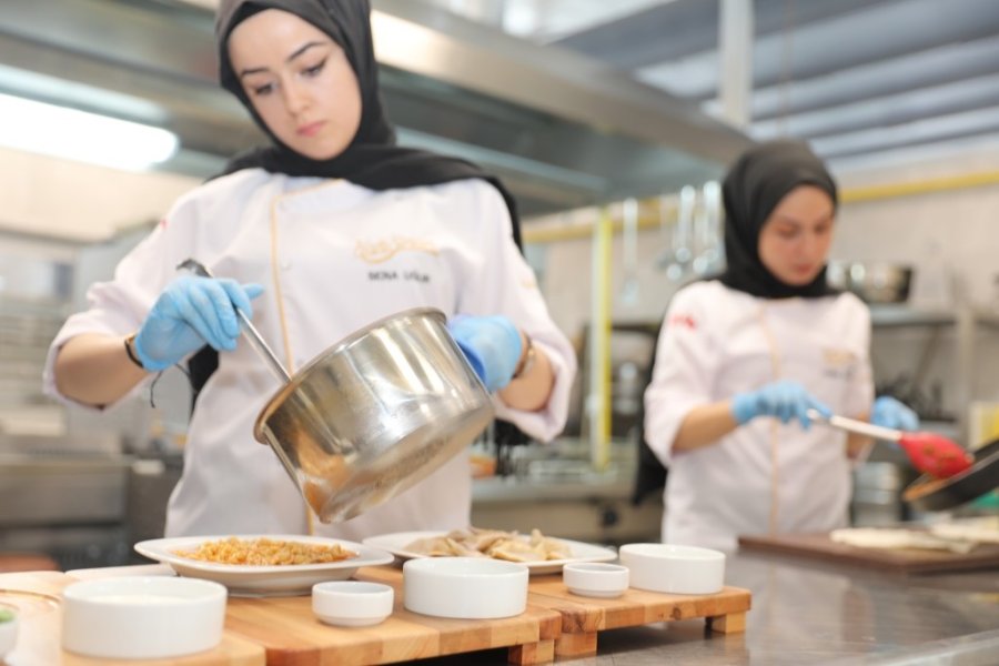 Fatma Çolakbayrakdar, Çölyaklı Aileleri Ziyaret Etti