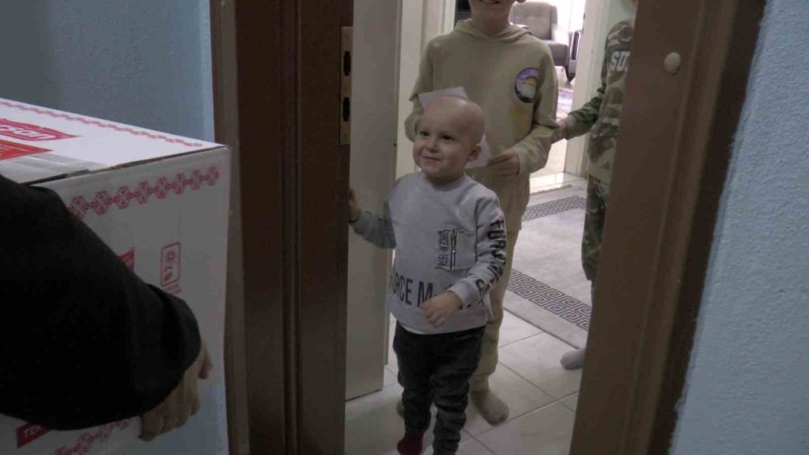 Lösemi Hastası Depremzede Ömer’e Bayram Öncesi Moral Ziyareti