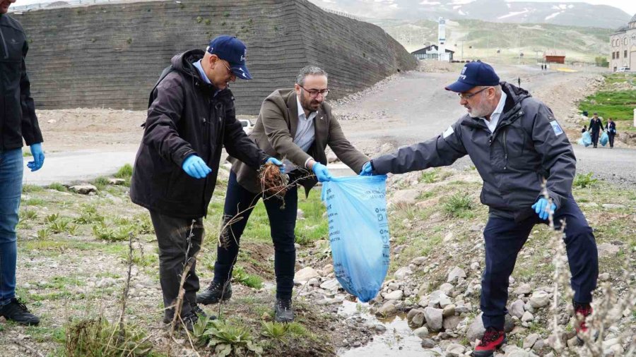 Erciyes’te 5 Ton Çöp Toplandı