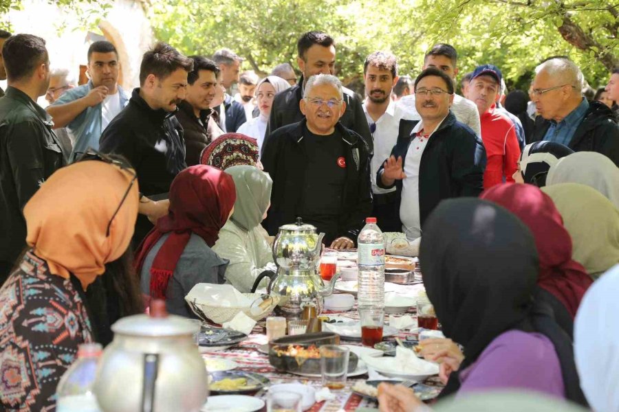 Kayseri Protokolü Gençlerle Soğanlı’yı Keşfetti