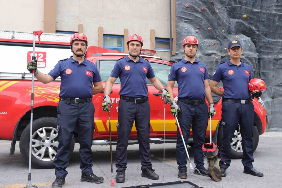 Yılanların Korkulu Rüyası: Yılan Kurtarma Timi