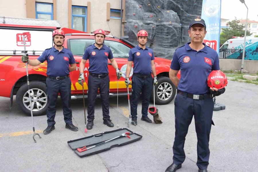 Yılanların Korkulu Rüyası: Yılan Kurtarma Timi