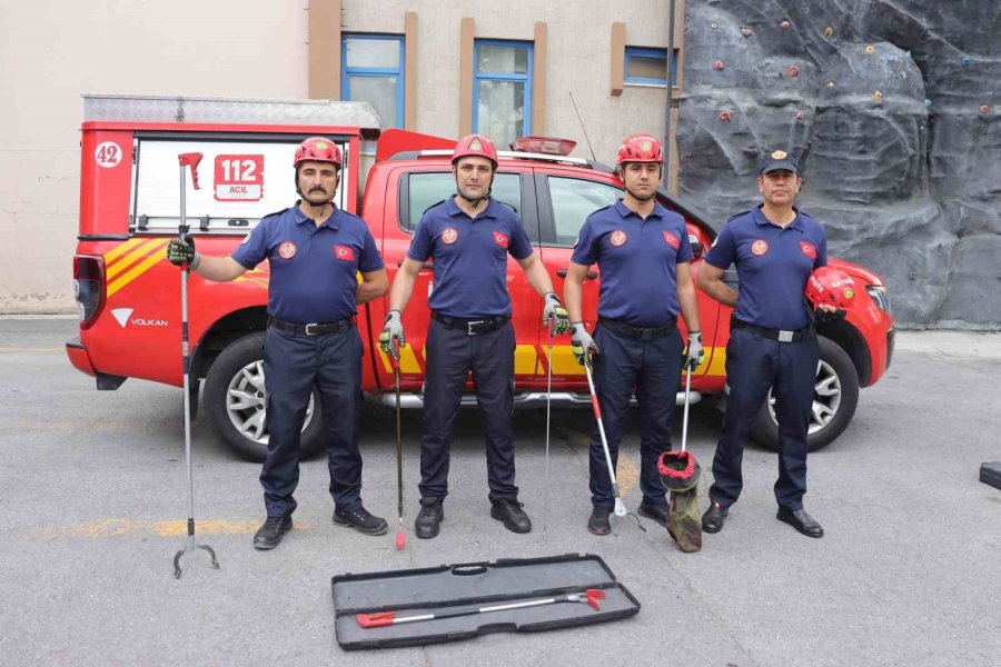 Yılanların Korkulu Rüyası: Yılan Kurtarma Timi