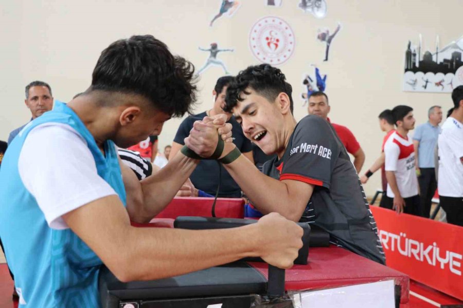 Bilek Güreşi Müsabakaları Başladı