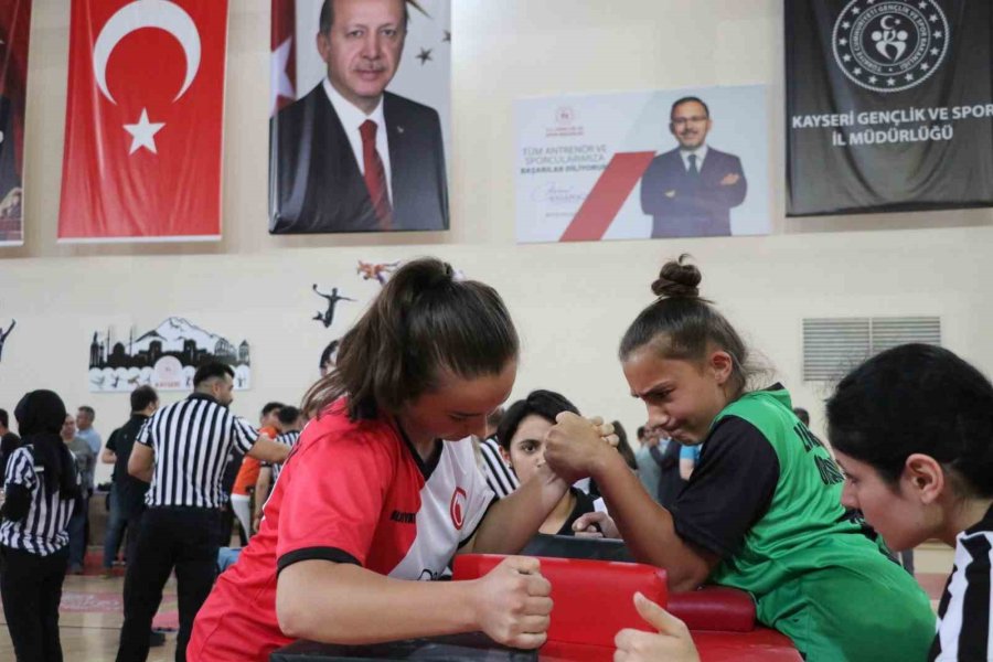 Bilek Güreşi Müsabakaları Başladı