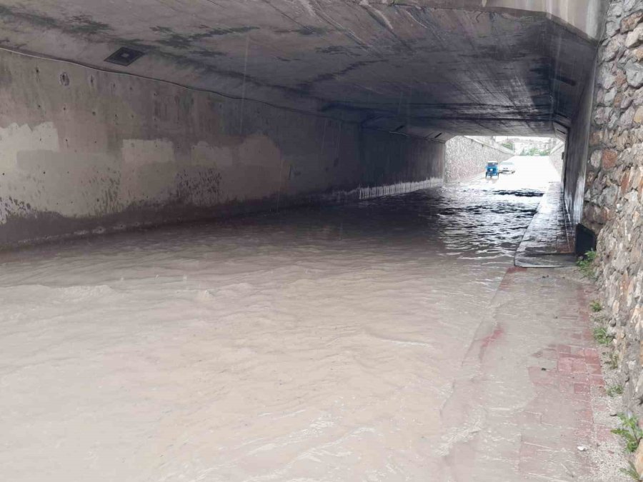 Karapınar’da Yağmur Yağışı Etkili Oldu