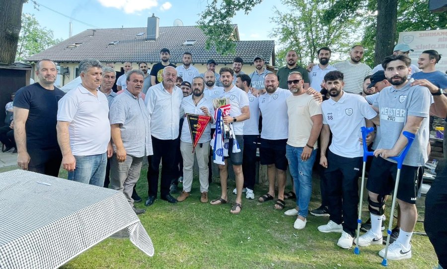 Sv Özvatanspor Şampiyon Oldu, Kupasını Halit Demir Verdi