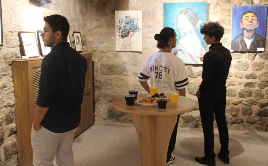 Kayseri Güzel Sanatlar Lisesi Öğrencileri Eserlerini Sergiledi
