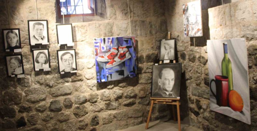 Kayseri Güzel Sanatlar Lisesi Öğrencileri Eserlerini Sergiledi