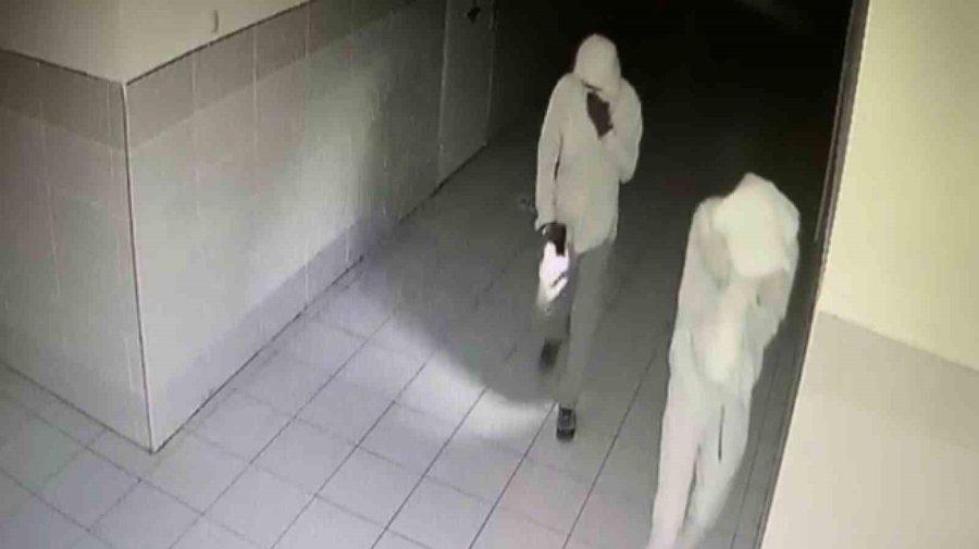 Özel Öğrencilerin Malzemelerini Çalan Hırsızlar Okula Taksi İle Gelmiş