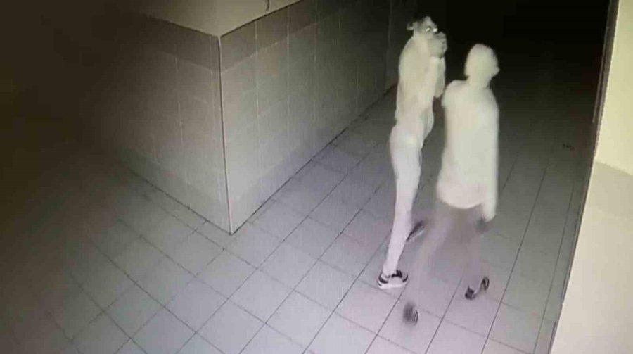 Özel Öğrencilerin Malzemelerini Çalan Hırsızlar Okula Taksi İle Gelmiş