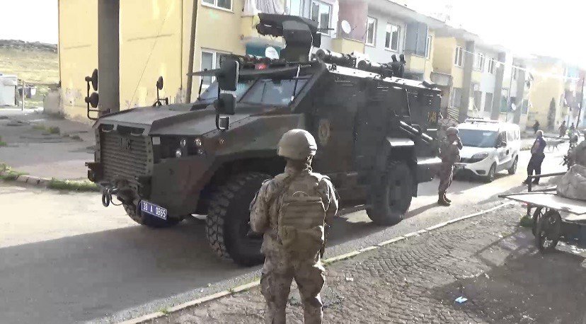 Kayseri’de Hırsızlık Ve Yankesicilik Operasyonunda 9 Tutuklama