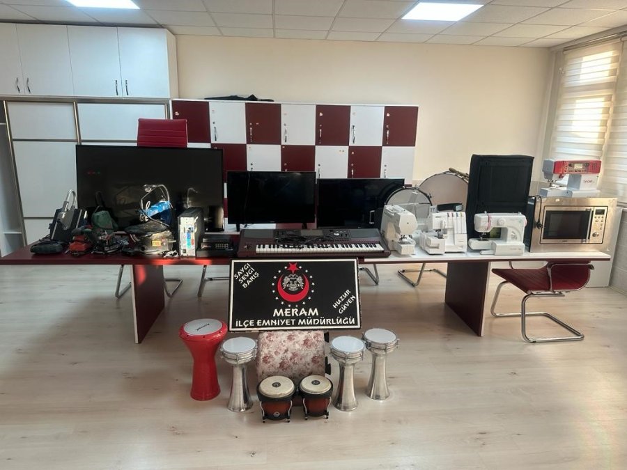 Özel Öğrencilerin Malzemelerini Çalan Hırsızlar Okula Taksi İle Gelmiş