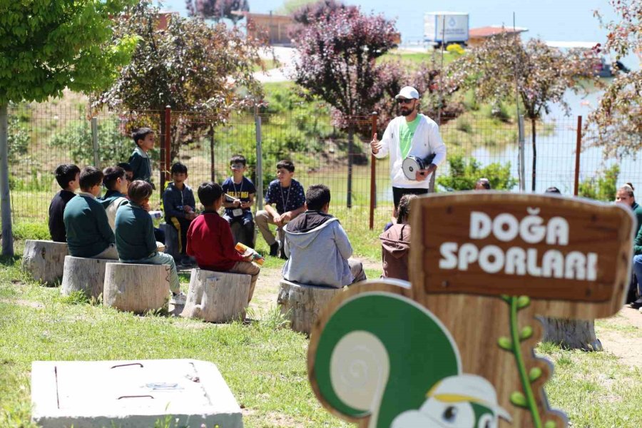 Duvarsız Okulda Tabiat İle İç İçe Binlerce Öğrenciye Eğitim