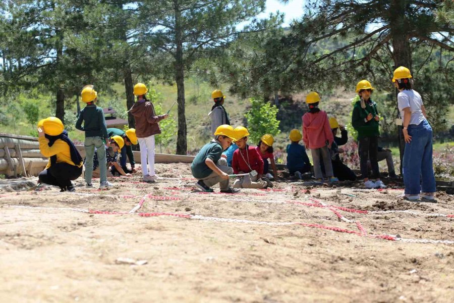 Duvarsız Okulda Tabiat İle İç İçe Binlerce Öğrenciye Eğitim