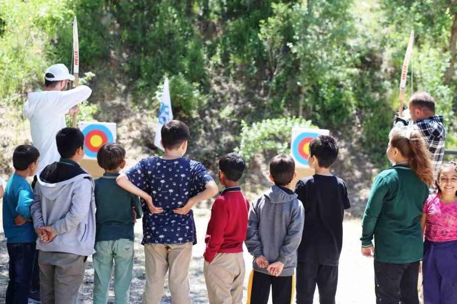 Duvarsız Okulda Tabiat İle İç İçe Binlerce Öğrenciye Eğitim