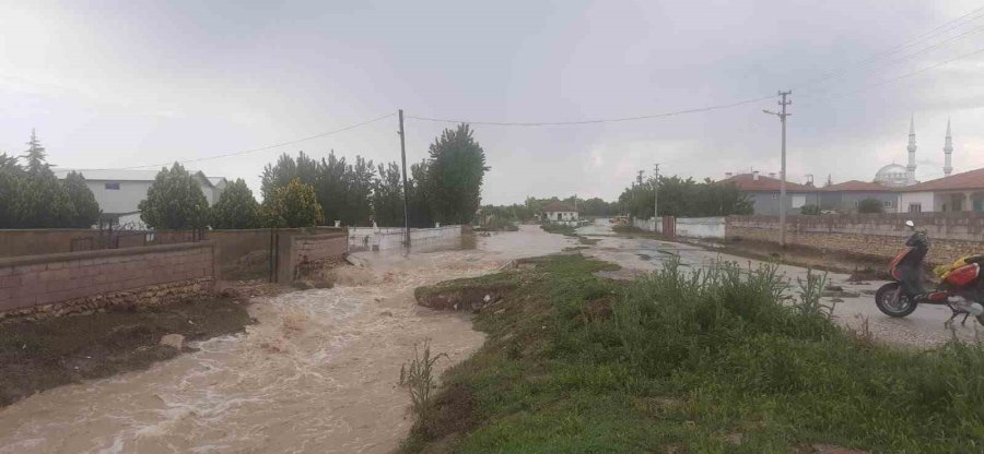 Konya’da Şiddetli Yağmur Sele Neden Oldu
