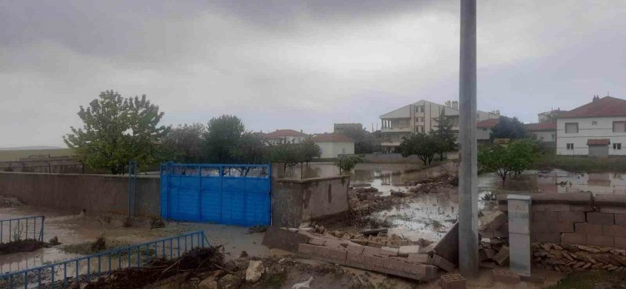 Konya’da Şiddetli Yağmur Sele Neden Oldu