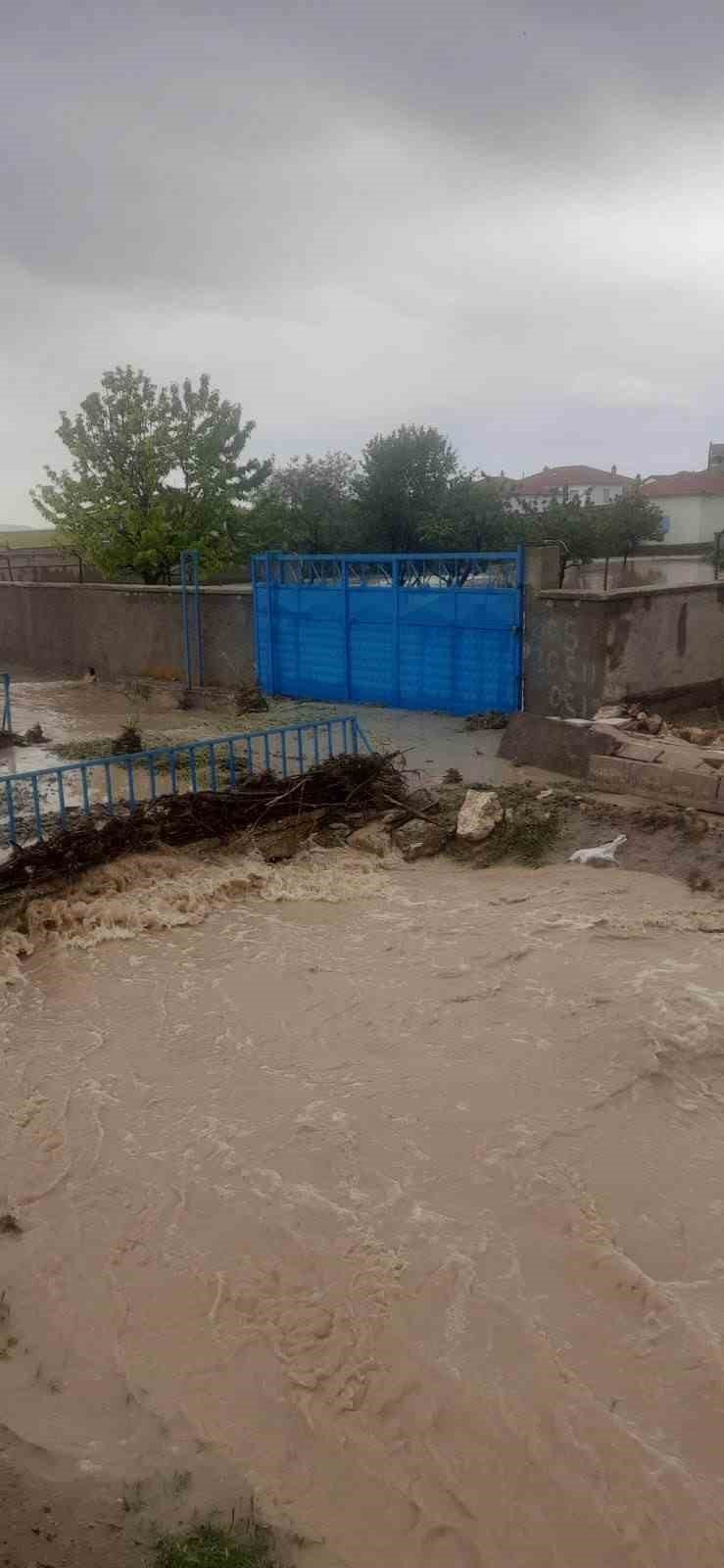 Konya’da Şiddetli Yağmur Sele Neden Oldu