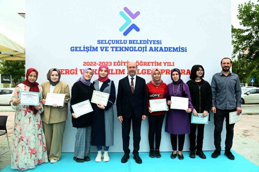 Beyhekim Gelişim Ve Teknoloji Akademisi Yılsonu Sergisiyle Dönemi Kapattı