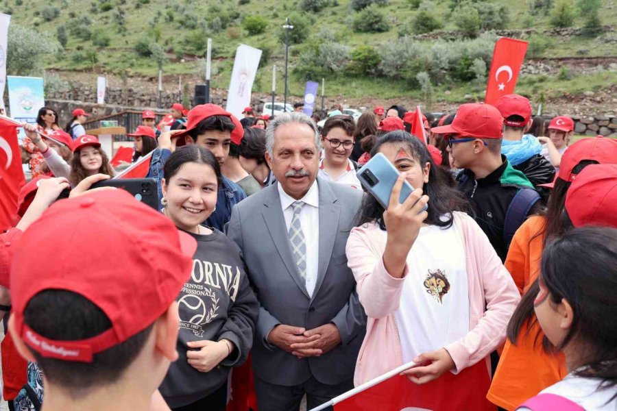 Mesire Alanında Yürüdüler, Çevreye Dikkat Çektiler