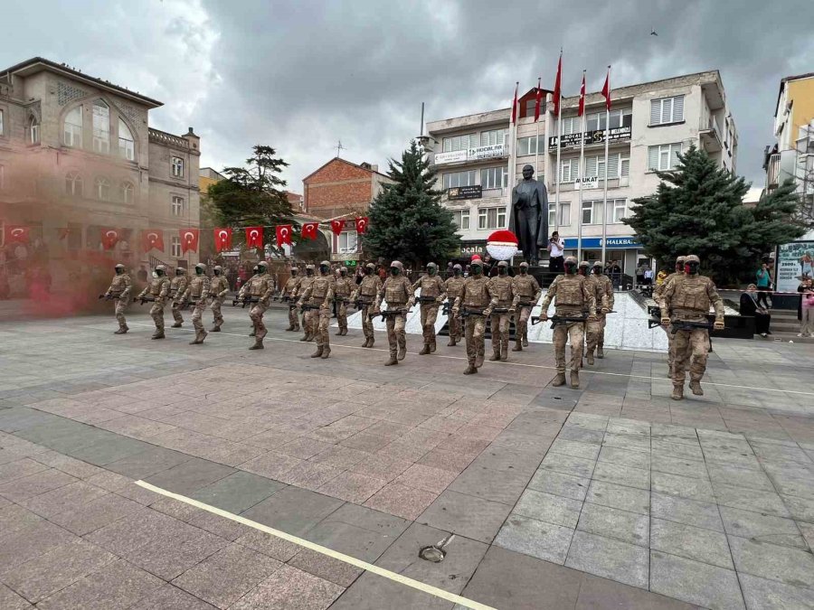 Aksaray’da Komandolardan Gururlandıran Gösteri