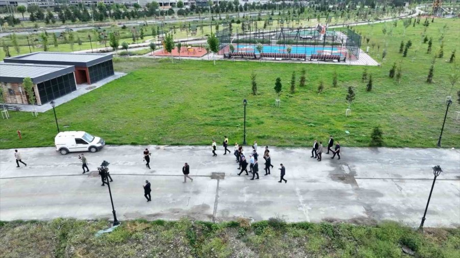 Vali Çiçek Ve Başkan Büyükkılıç, Recep Tayyip Erdoğan Millet Bahçesi’ni İnceledi